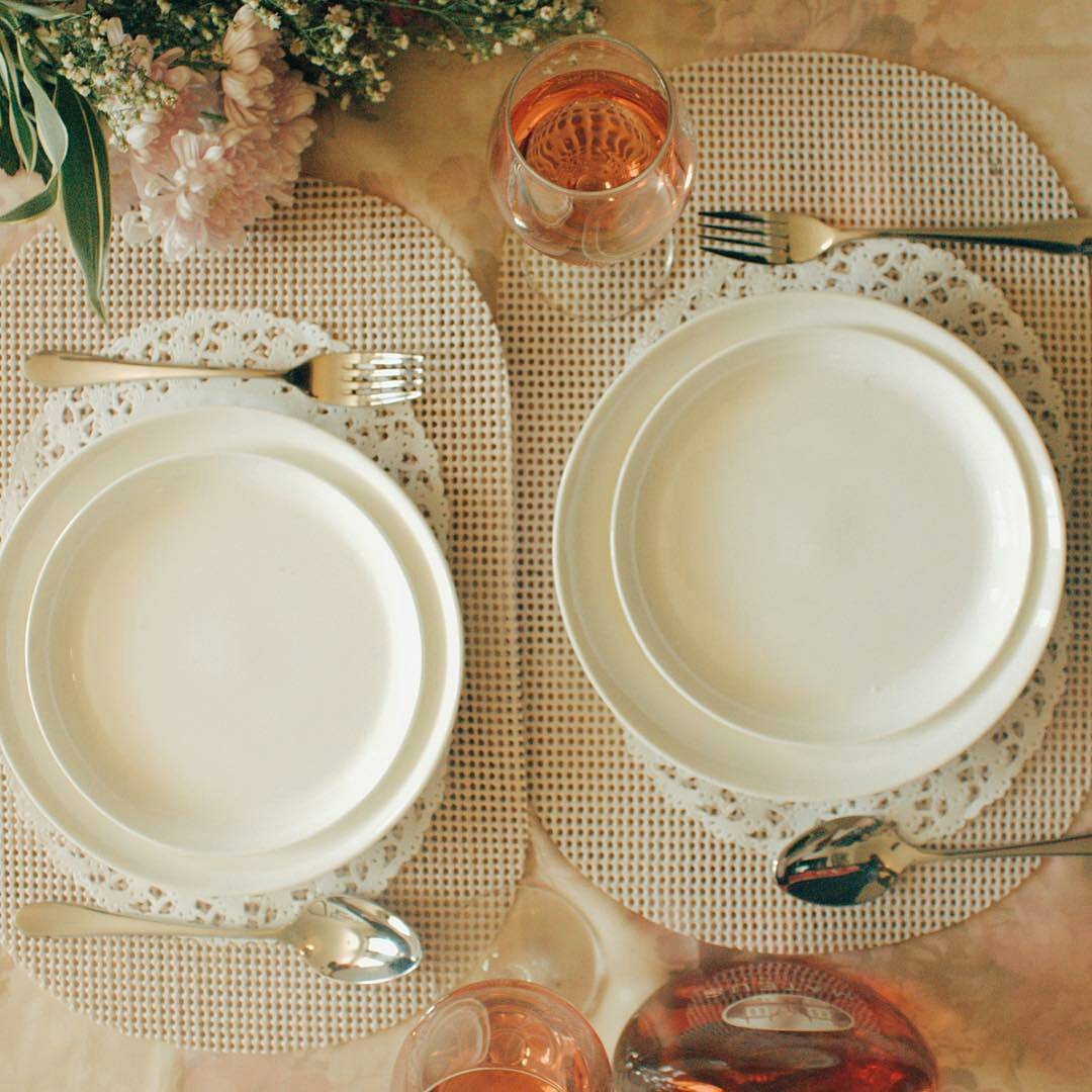 Set of 6 Fine Porcelain Dinner Plates 9"