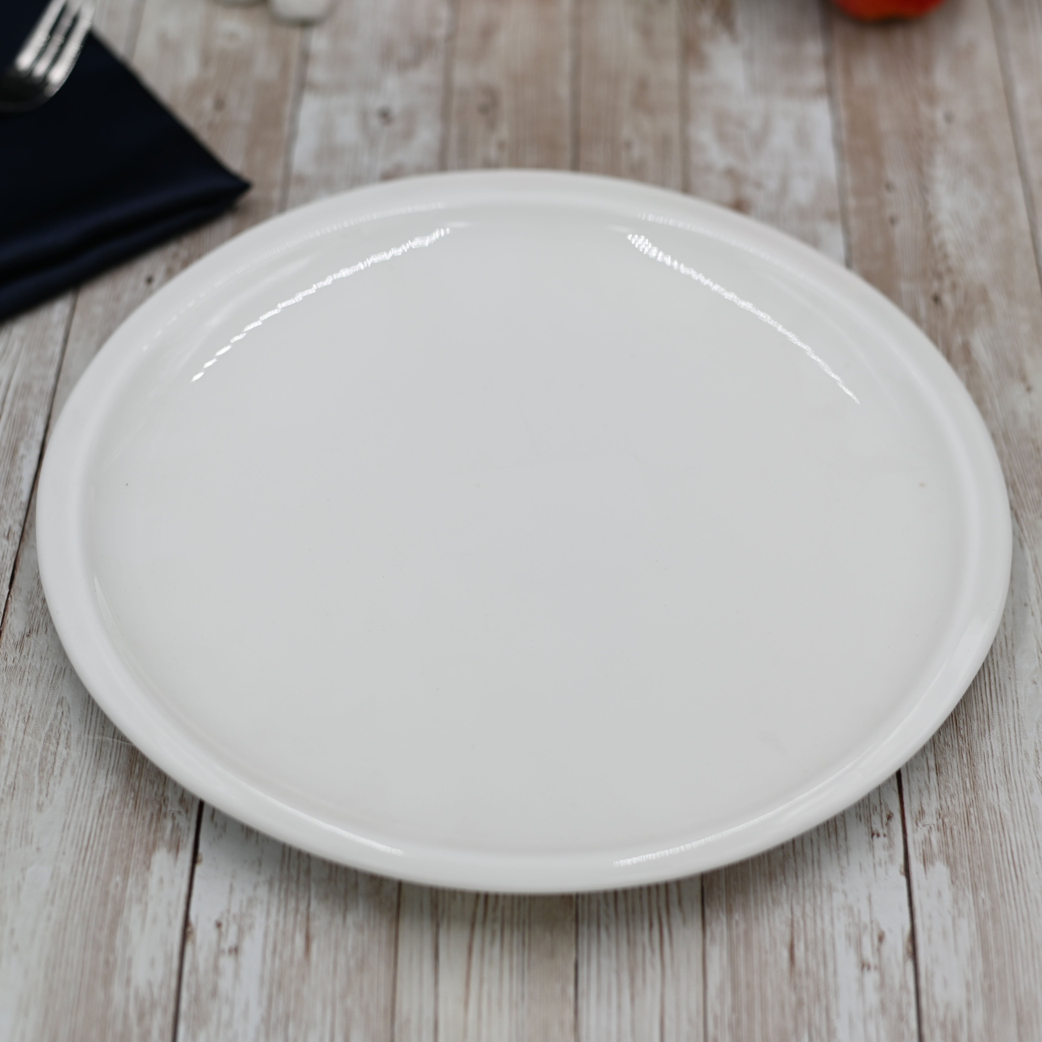 Set oSet of 3 Fine Porcelain 10.5" Round Dinner Platesf 3 Fine Porcelain 10.5" Round Dinner Plates